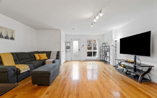 Condo de 2 chambres avec jardin en arrière – Plateau